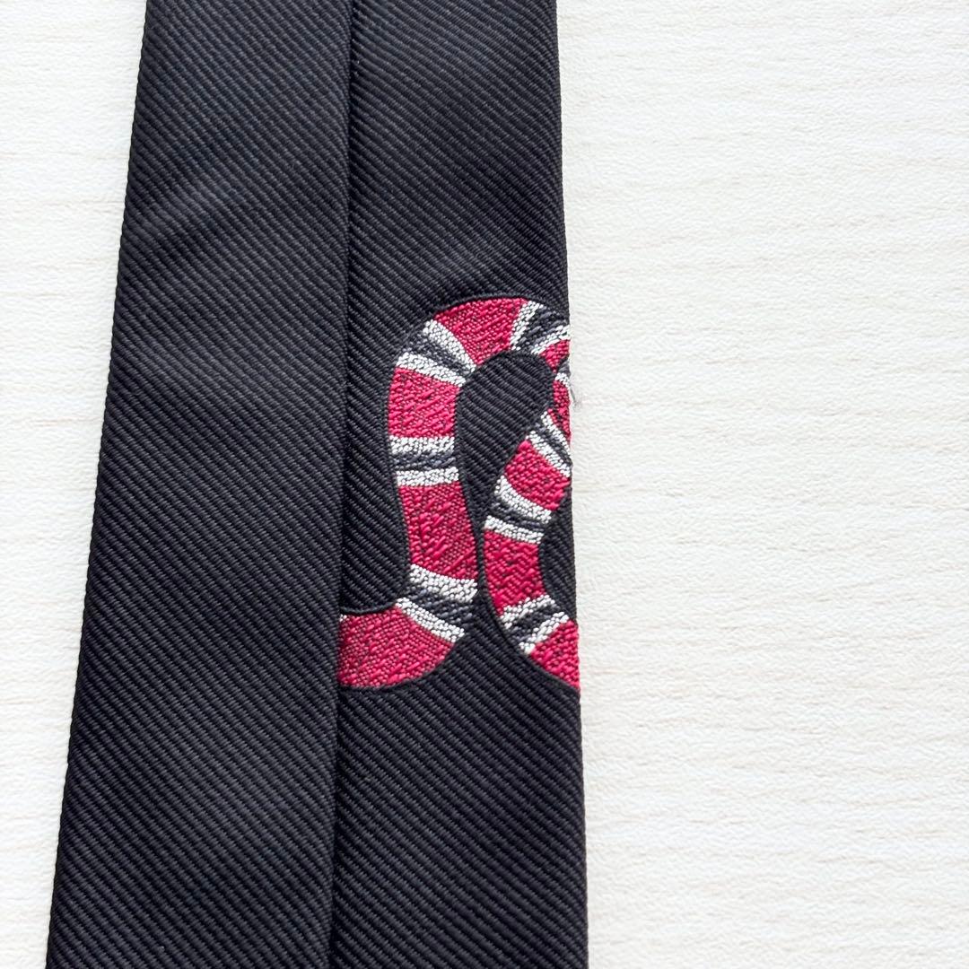 GUCCI グッチ 箱 袋 付き スネーク刺繍 無地 ソリッド ネクタイ 黒 蜂