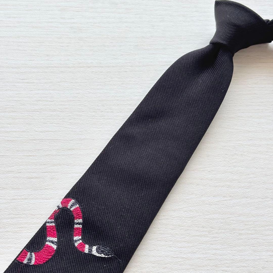 GUCCI グッチ 箱 袋 付き スネーク刺繍 無地 ソリッド ネクタイ 黒 蜂