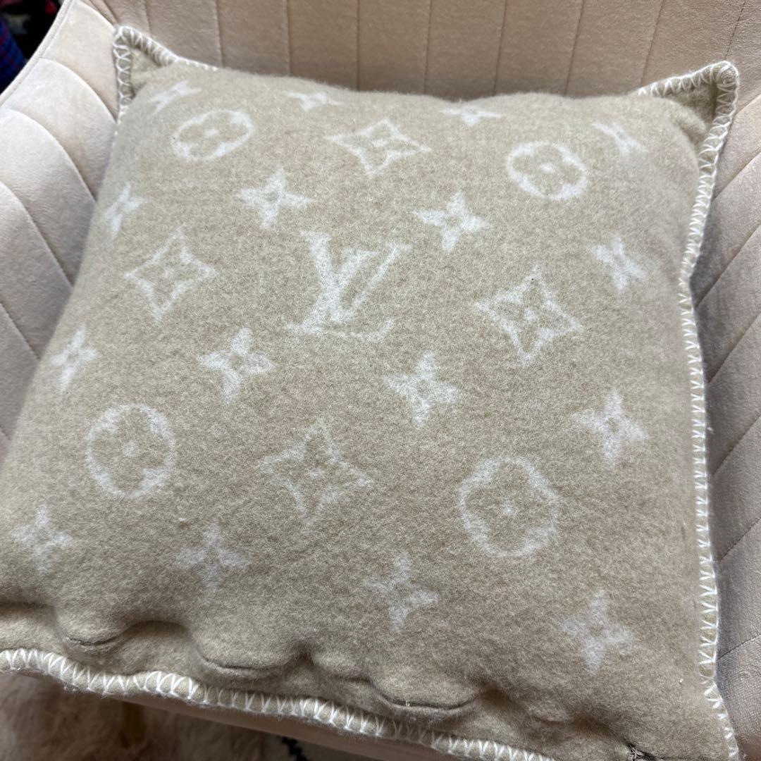 ルイヴィトン　クッション　LOUIS VUITTON