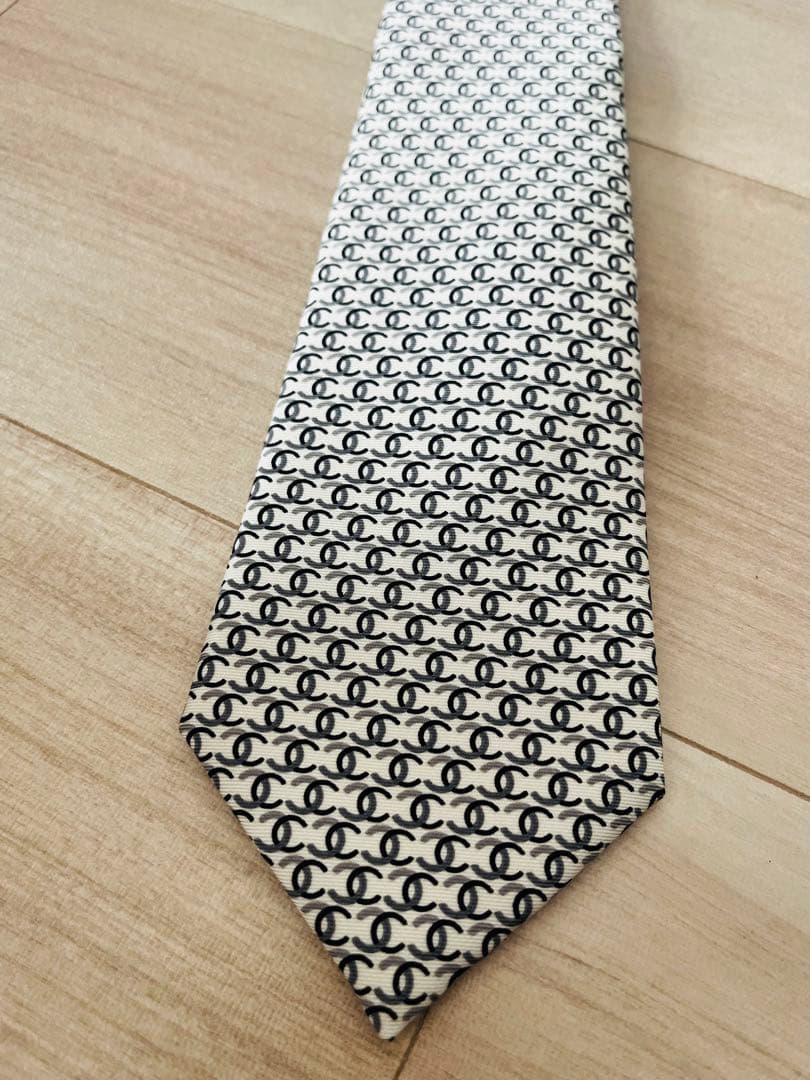 シャネル　ロゴ総柄　ネクタイ　シルク