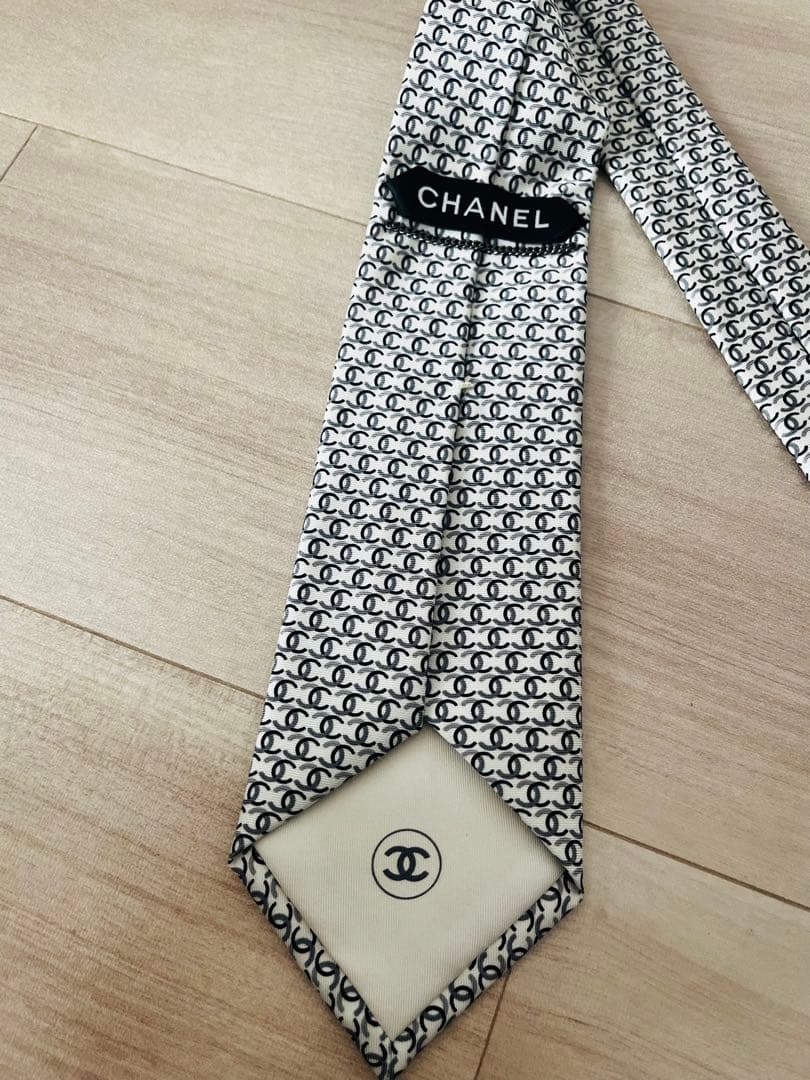 シャネル　ロゴ総柄　ネクタイ　シルク