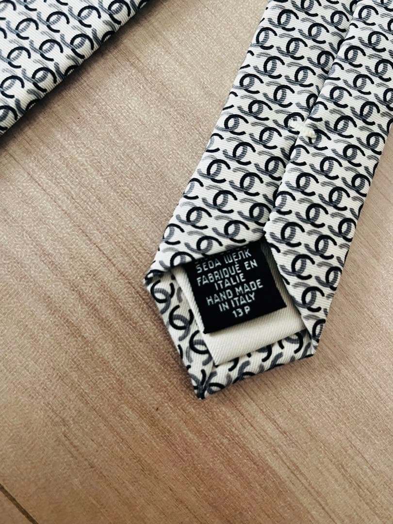 シャネル　ロゴ総柄　ネクタイ　シルク