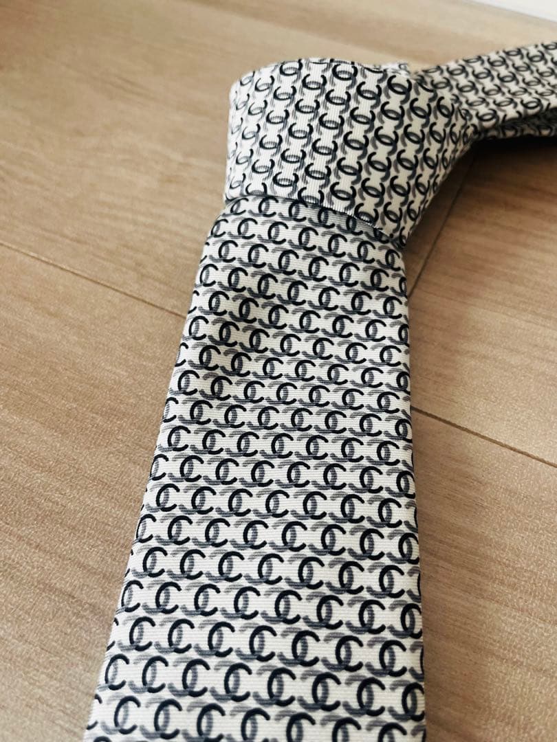 シャネル　ロゴ総柄　ネクタイ　シルク