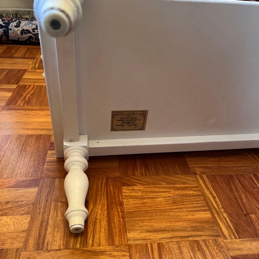 カントリーコーナー社　ベッドテーブル