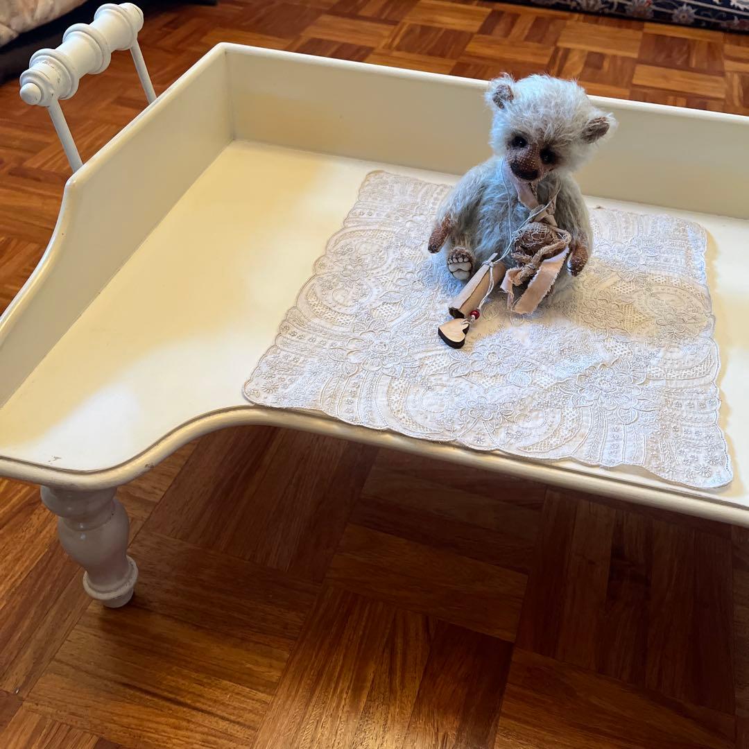 カントリーコーナー社　ベッドテーブル