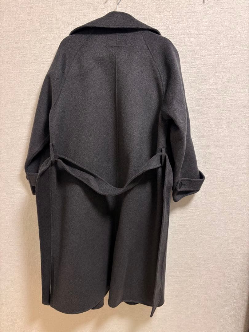 美品グレー ロングコート ベルト付き（タグ付き）