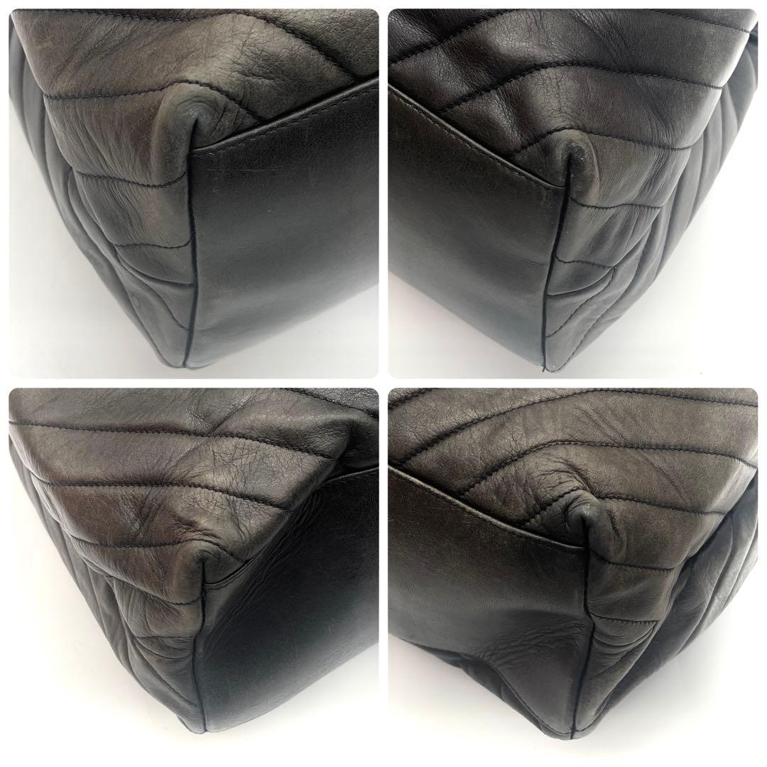 シャネル　チェーンショルダー　ラムスキン　ブイステッチ　ブラック　トートバッグ