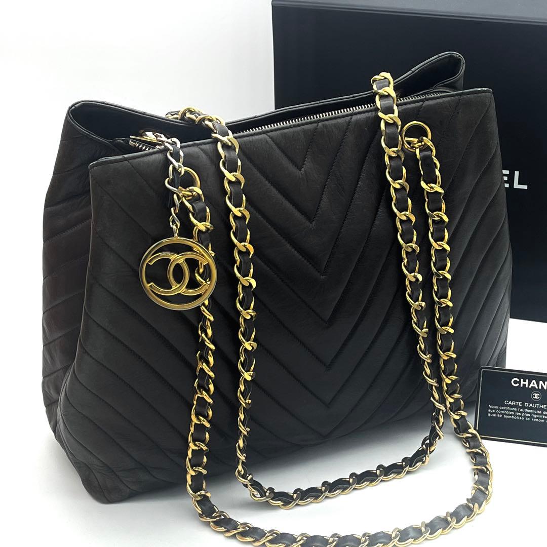 シャネル　チェーンショルダー　ラムスキン　ブイステッチ　ブラック　トートバッグ