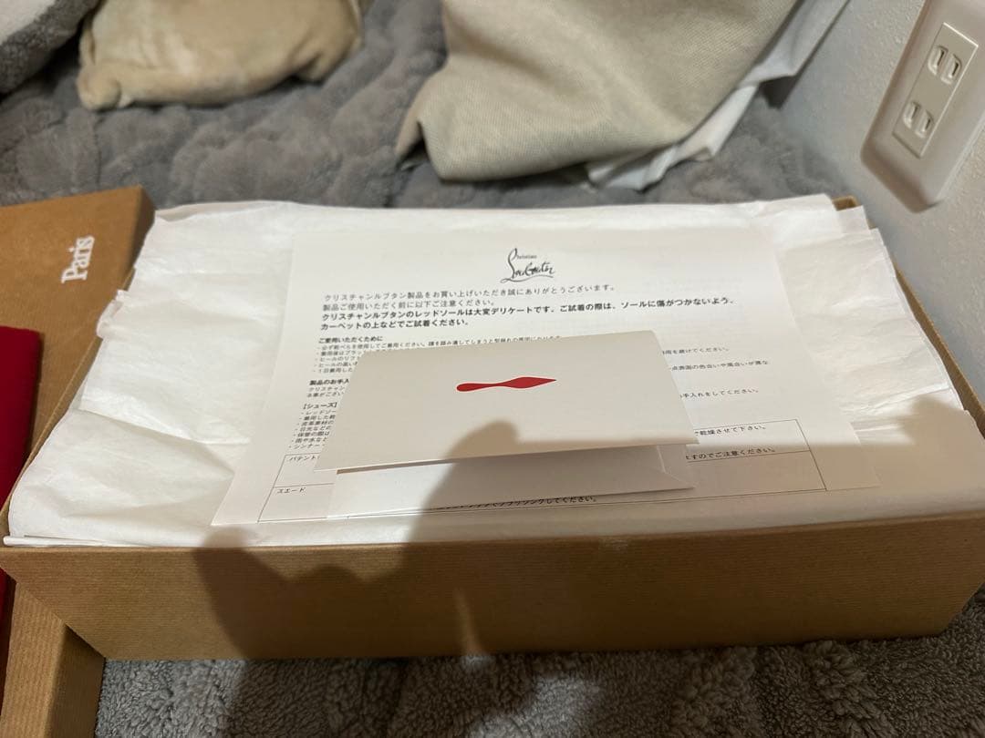 Christian Louboutin アイボリー フラットシューズ