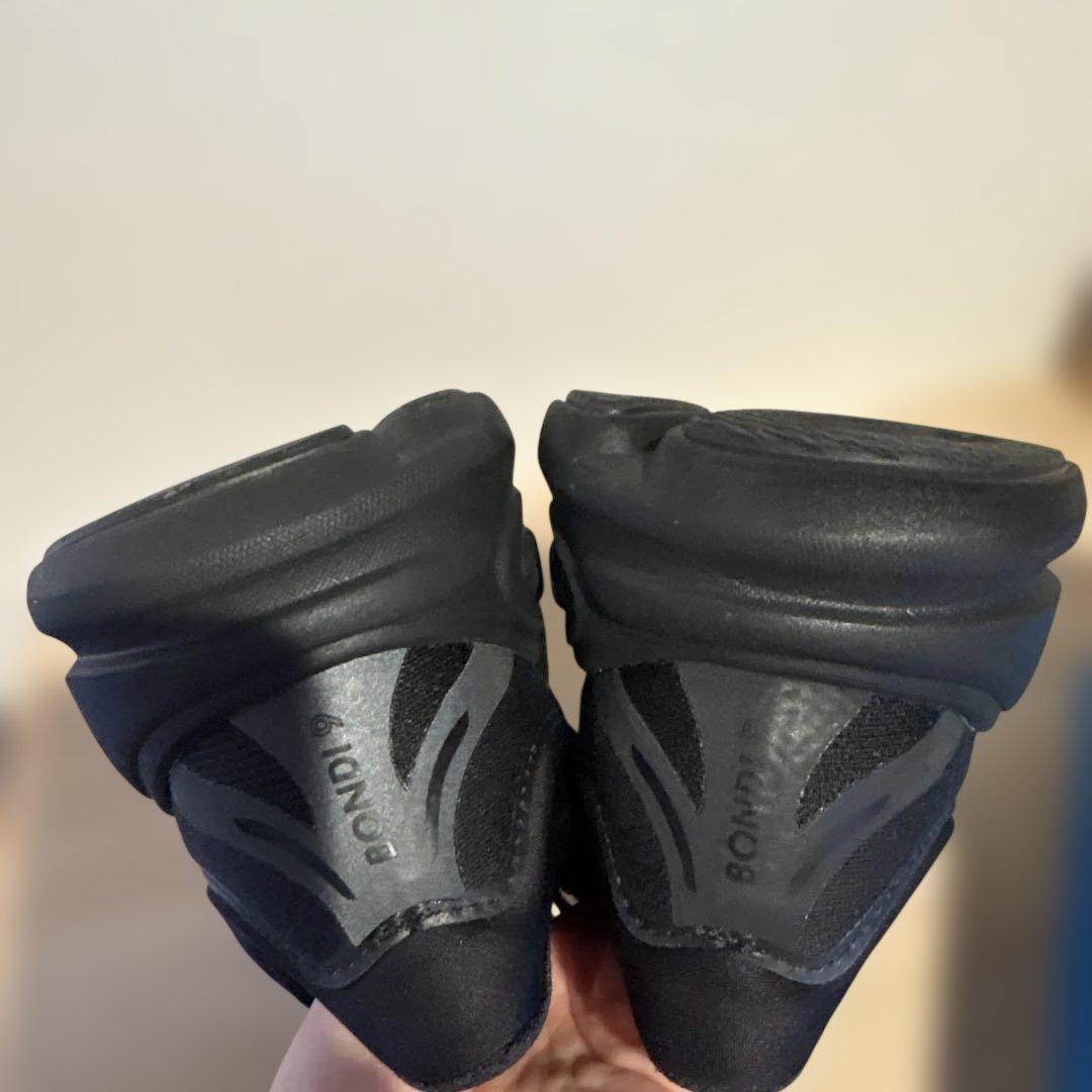 ホカ　ボンダイ　9 スニーカー　23