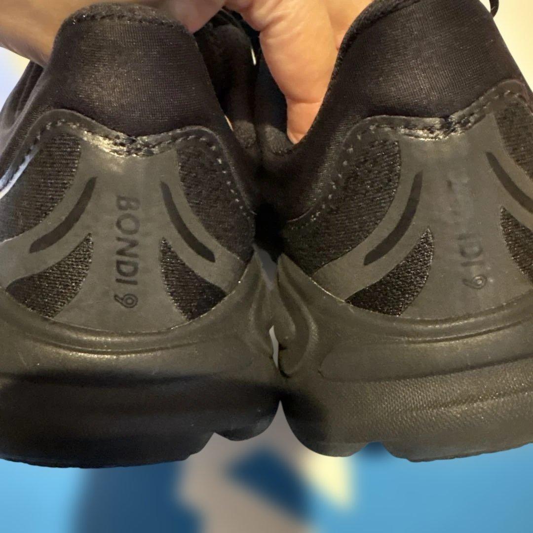 ホカ　ボンダイ　9 スニーカー　23