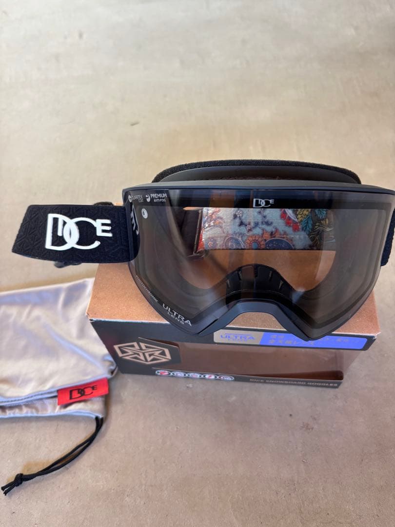 DICE ダイス SHOWDOWN ショーダウン ゴーグル　調光レンズ使用