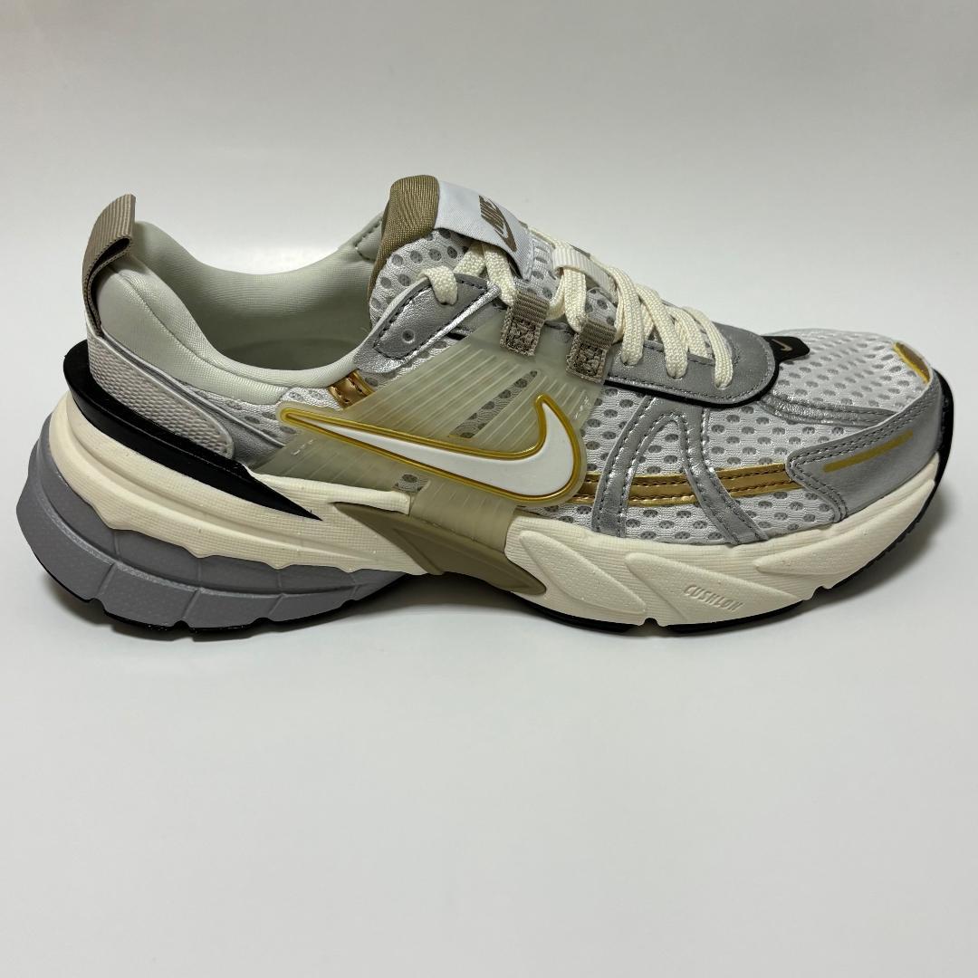 24cm 白 金 ナイキ ウィメンズ V2K ラン