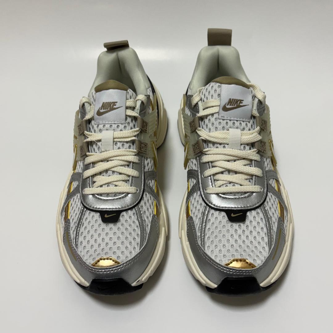 24cm 白 金 ナイキ ウィメンズ V2K ラン