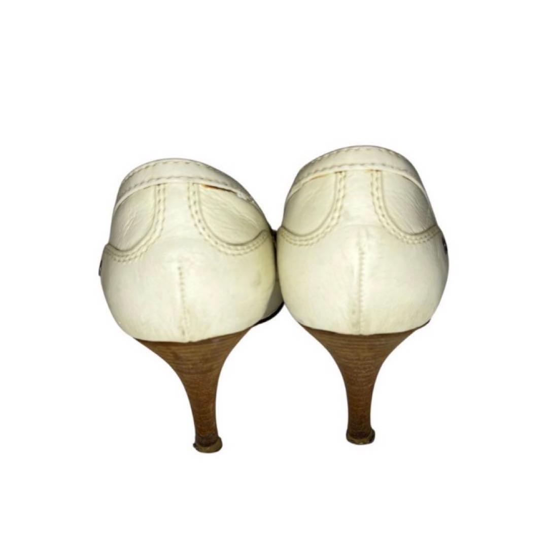 Dior ホワイト ポインテッドトゥ シューズ　レザー　バックル　装飾　８センチ