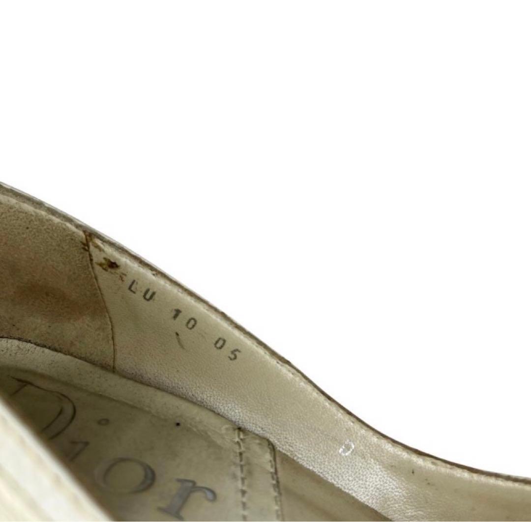 Dior ホワイト ポインテッドトゥ シューズ　レザー　バックル　装飾　８センチ