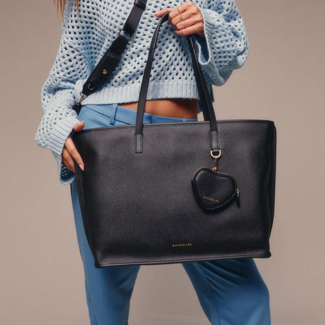 新品未使用…完売品‼️バンドリヤー ミニハート ポーチ ブラックゴールド　袋付き