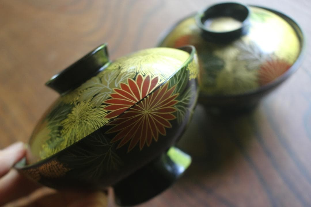 デッドストック！上質黒漆に極上菊詰沈金蒔絵のお椀2点（検輪島塗蒔絵椀雑煮椀