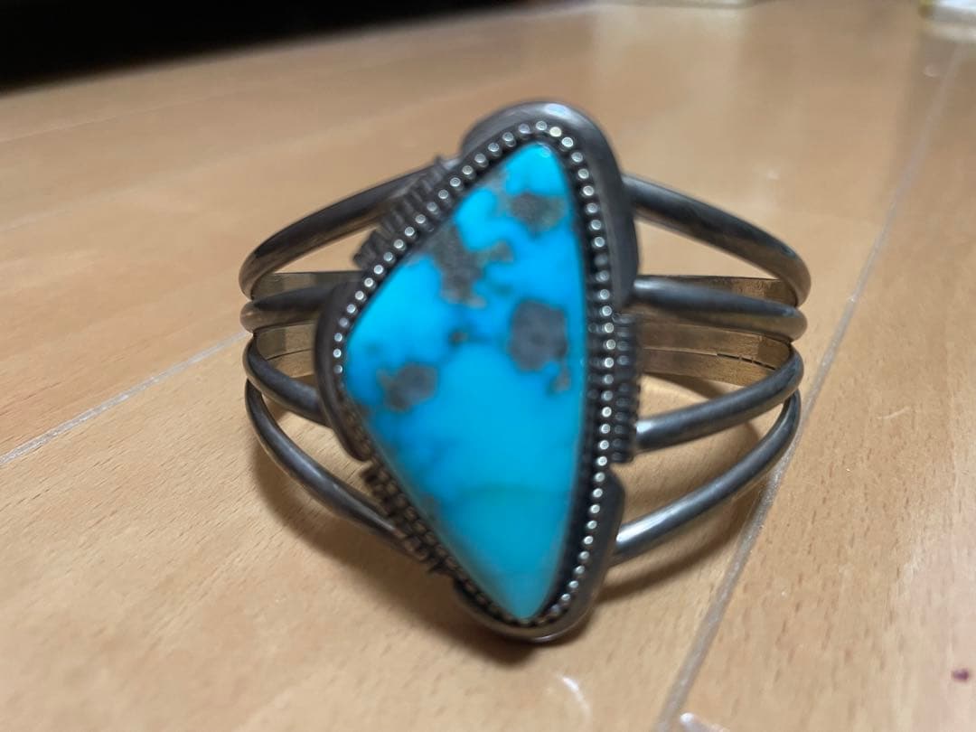 にゃんコロ　ターコイズ　バングル