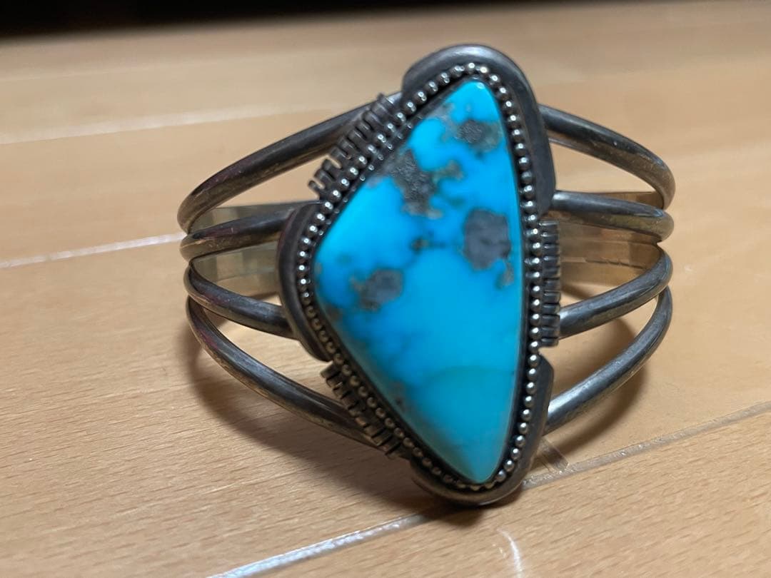 にゃんコロ　ターコイズ　バングル