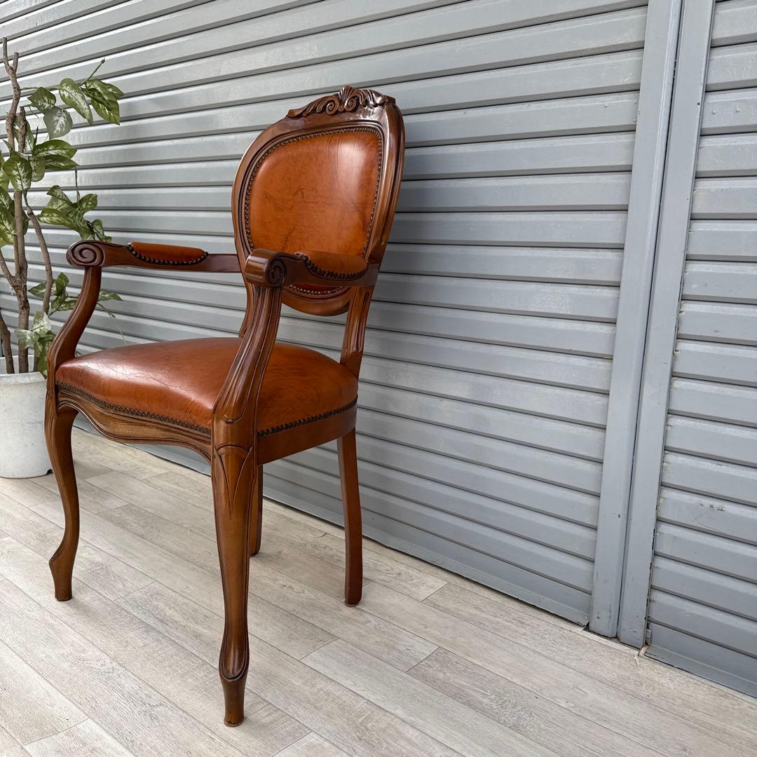 イタリア製 ハイバックチェア　鋲打ちロココ様式　彫刻　猫脚 アームチェア