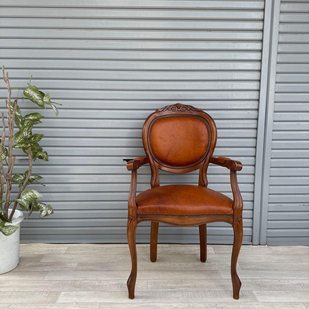 イタリア製 ハイバックチェア　鋲打ちロココ様式　彫刻　猫脚 アームチェア