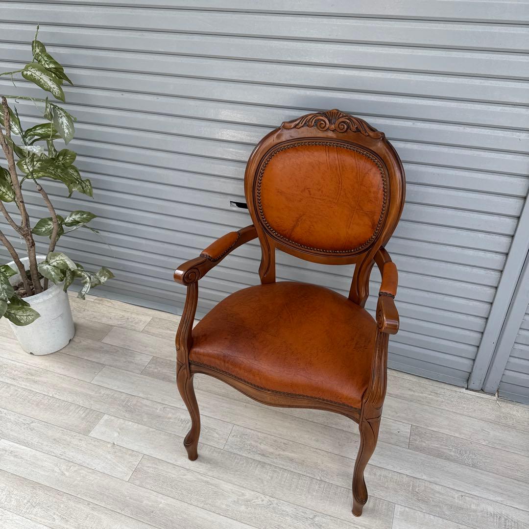 イタリア製 ハイバックチェア　鋲打ちロココ様式　彫刻　猫脚 アームチェア