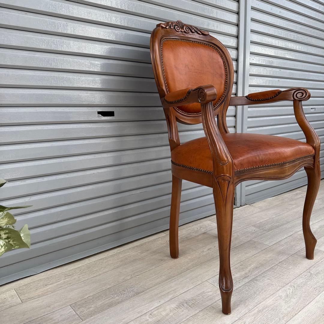 イタリア製 ハイバックチェア　鋲打ちロココ様式　彫刻　猫脚 アームチェア