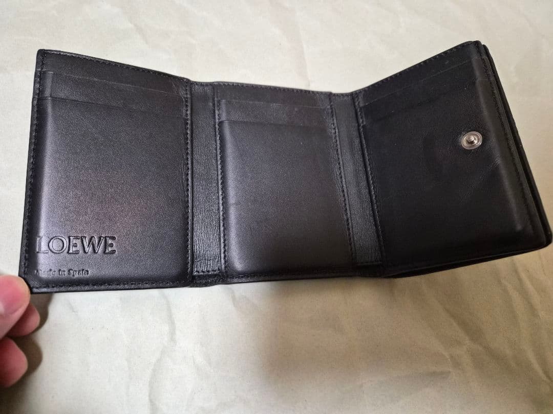 LOEWE ブラック 三つ折り財布