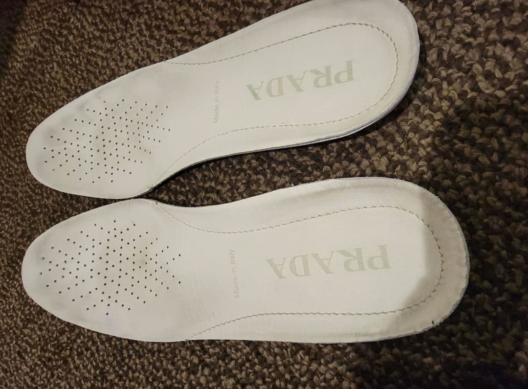 【美品・お値下】 プラダ ダウンタウン ボールド レザー スニーカー