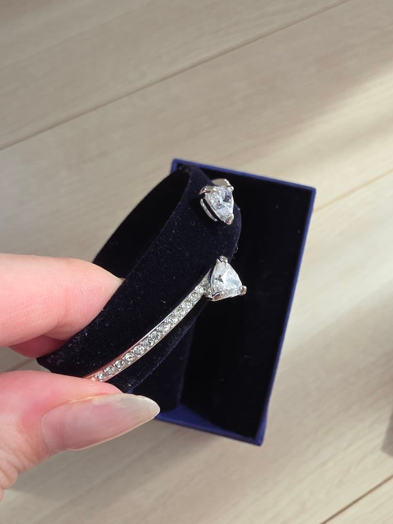 【未使用】スワロフスキーMesmera Attract バングル シルバー