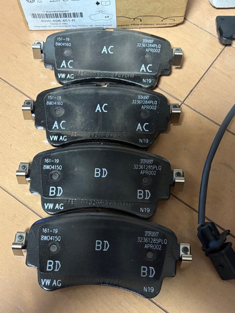 【未使用】純正品　ブレーキパッドセット アウディ A4 型式DBA-8WCVK