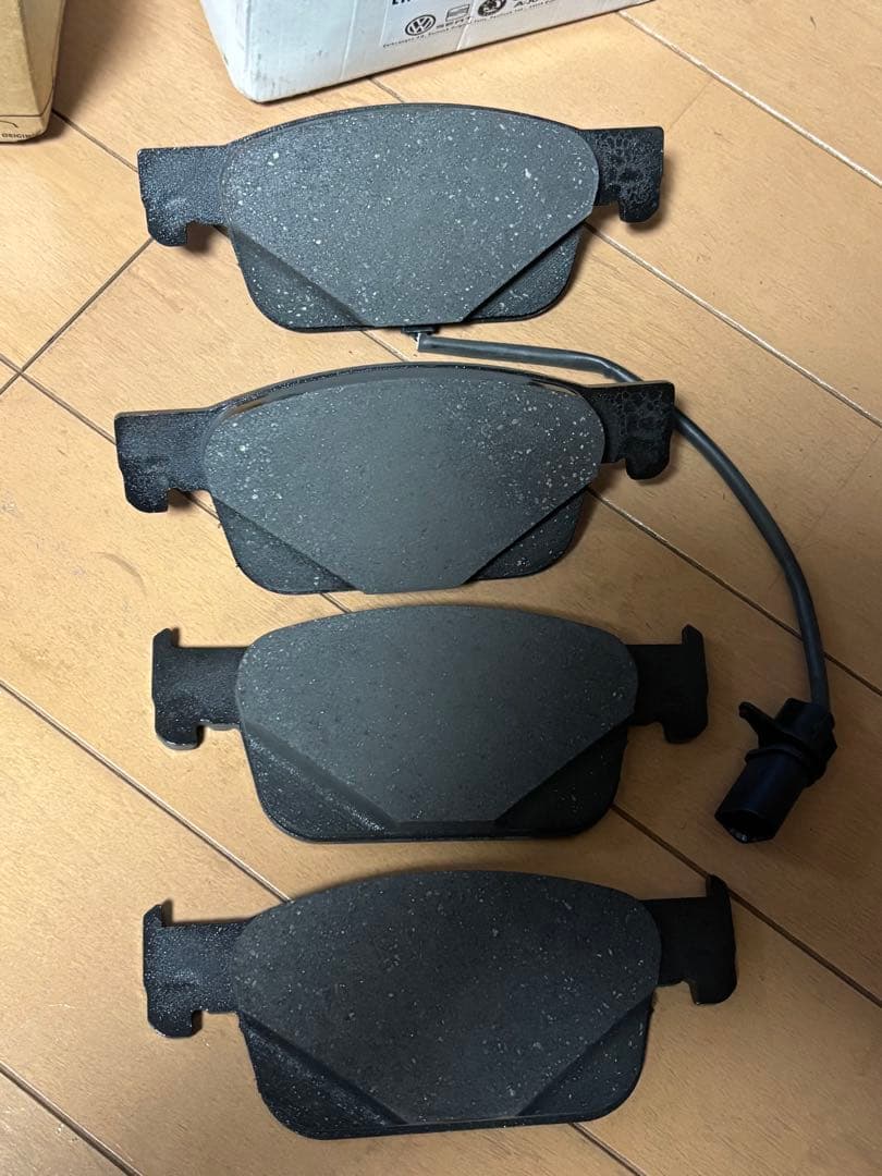 【未使用】純正品　ブレーキパッドセット アウディ A4 型式DBA-8WCVK