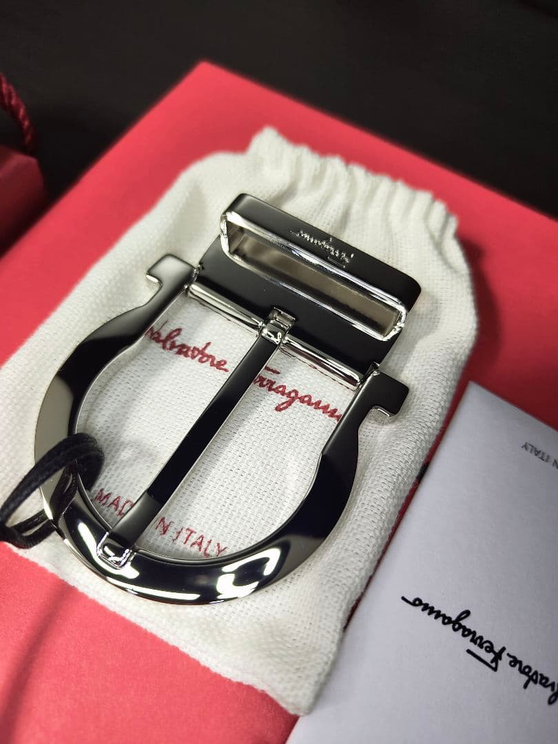 フェラガモ　ネクタイピン　ベルトバックル　3点セット　新品未使用！