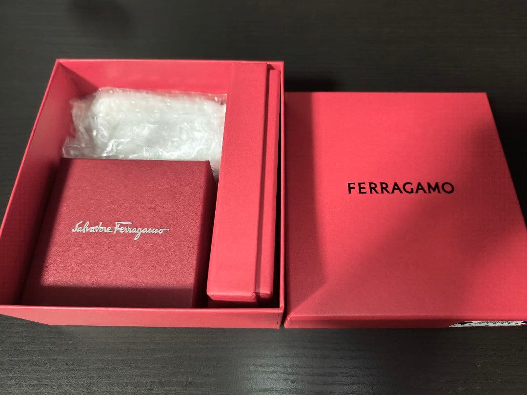 フェラガモ　ネクタイピン　ベルトバックル　3点セット　新品未使用！