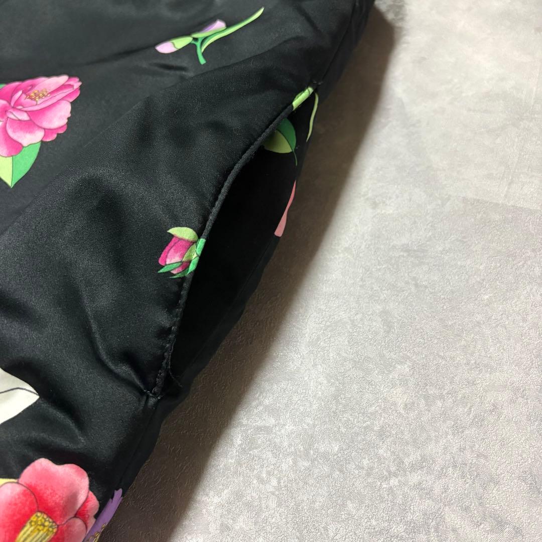 レオナール リバーシブル ダウンベスト 花柄 ロゴ刺繍