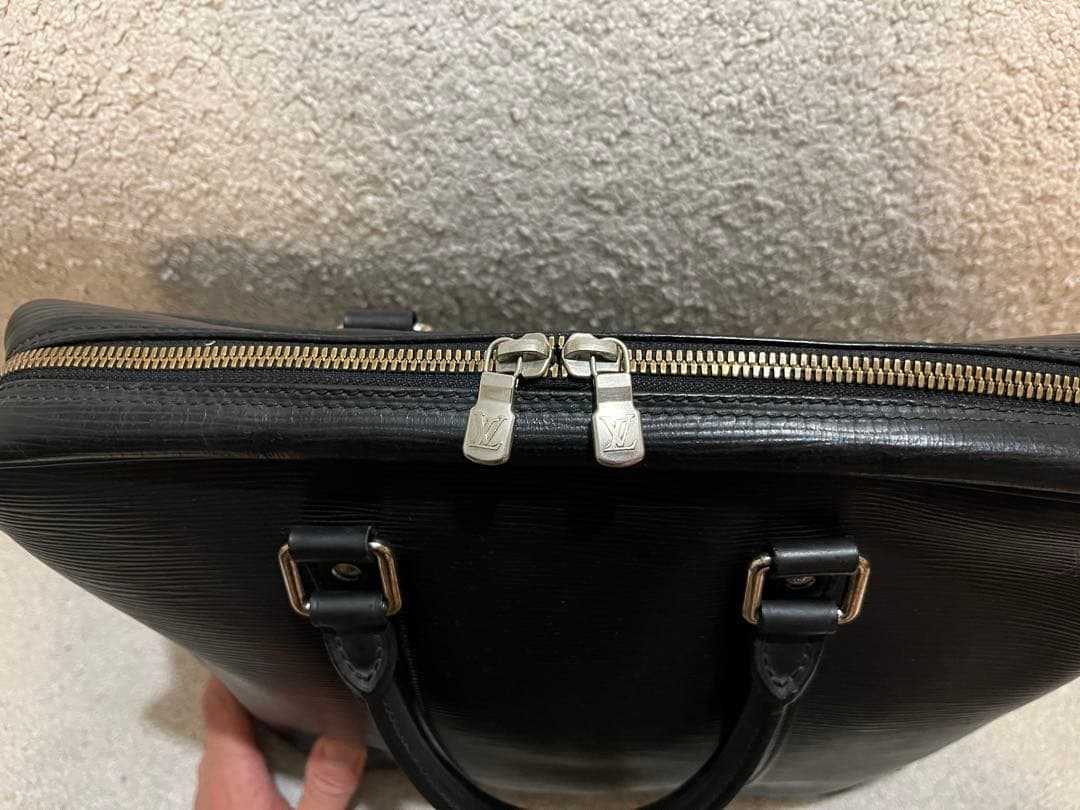 ルイヴィトン エピ ヴィヴィエンヌMM ビジネスバッグ ノワール 　M59122