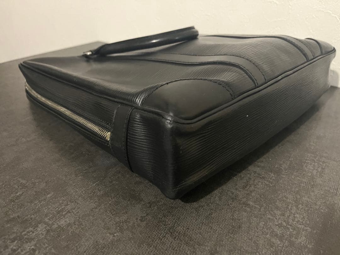ルイヴィトン エピ ヴィヴィエンヌMM ビジネスバッグ ノワール 　M59122