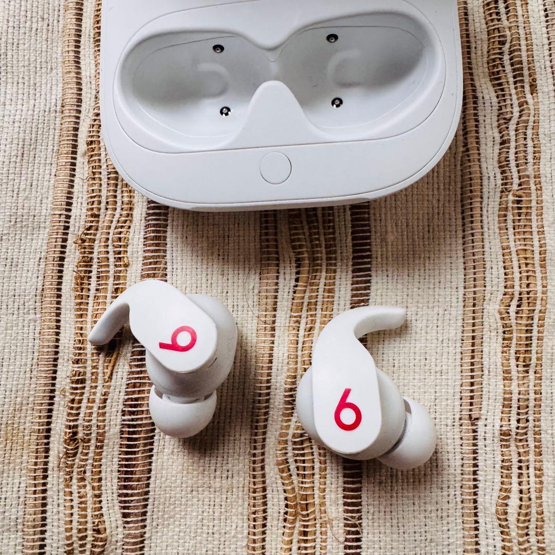 【beats】ワイヤレスイヤホン ②