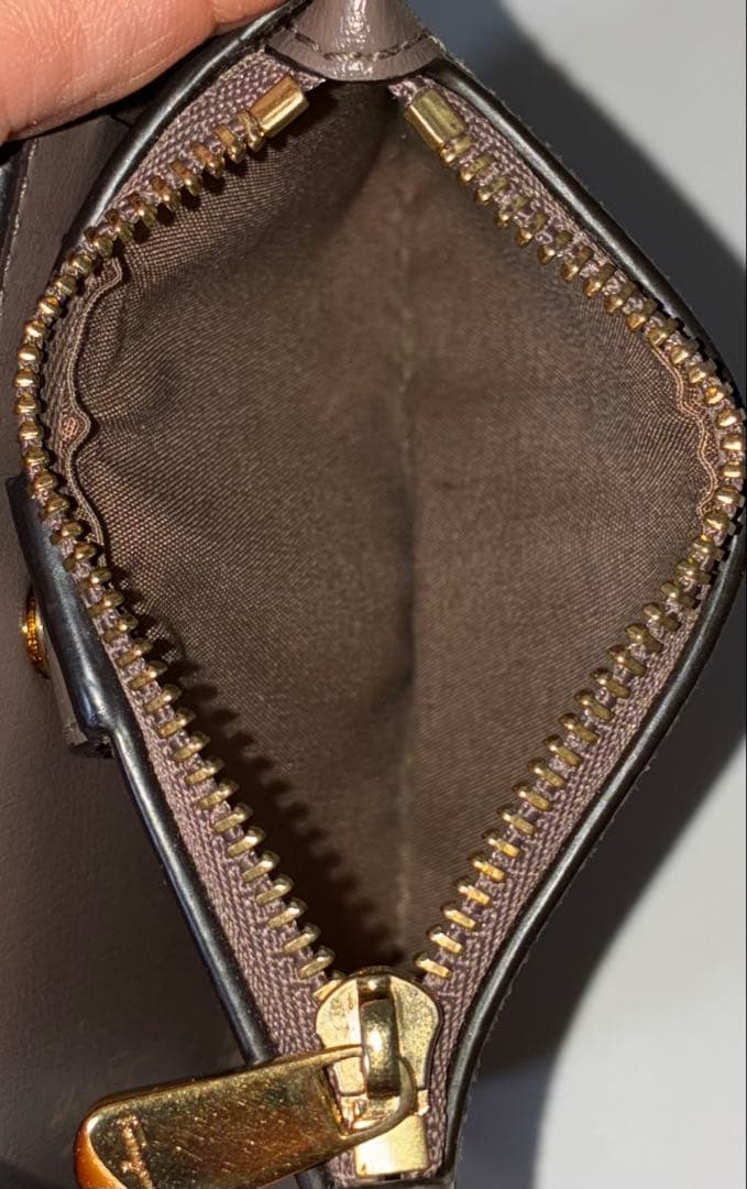 即日発送可！フェラガモ/二つ折り財布