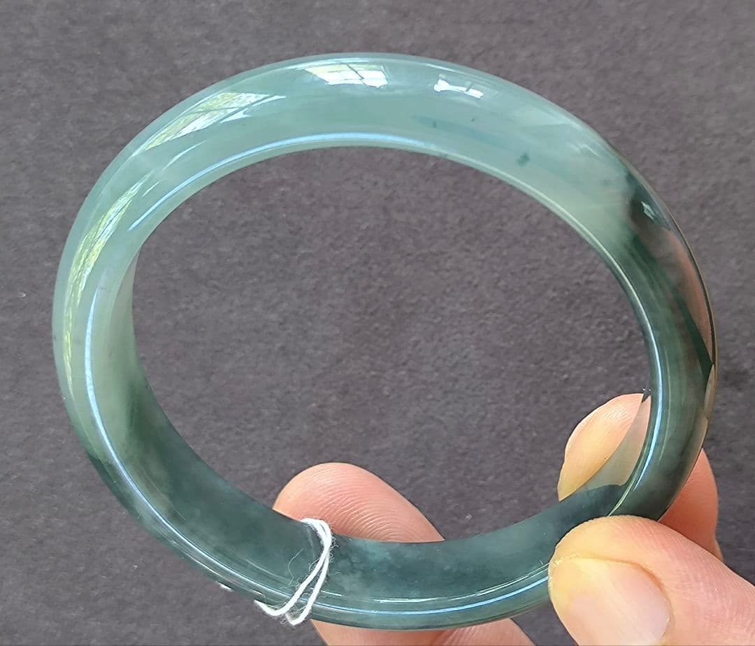 【日本鑑別書:完美】ミャンマー産アイスブルー翡翠のバングル（径57ミリ）8187