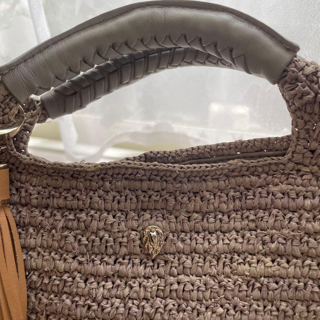 HELEN　KAMINSKI　ラフィア　レザー　グレーかごバッグ フリンジ付き