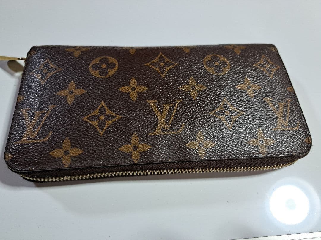 Louis Vuitton モノグラム ジッピーウォレット、ラウンドフォスナー