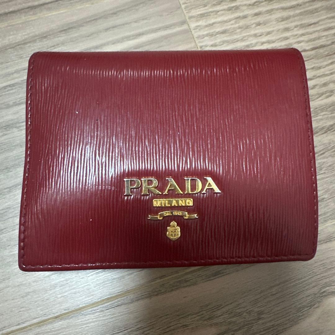 PRADA 折りたたみ財布