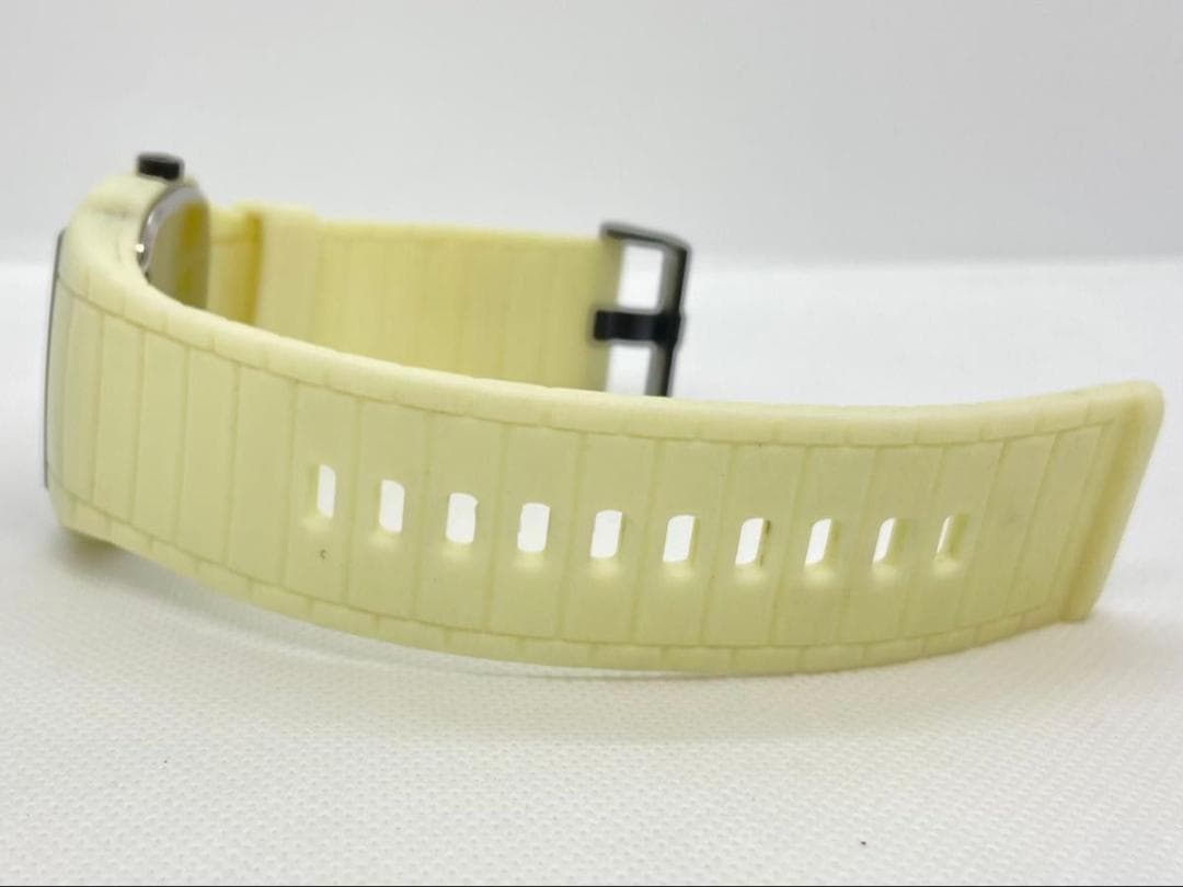 【希少　蓄光】DIESEL DZ1387 スクエア 光るラバーベルト　稼働