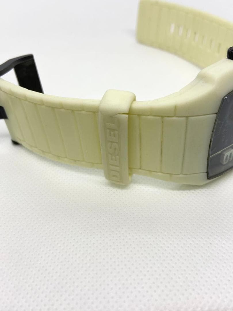 【希少　蓄光】DIESEL DZ1387 スクエア 光るラバーベルト　稼働