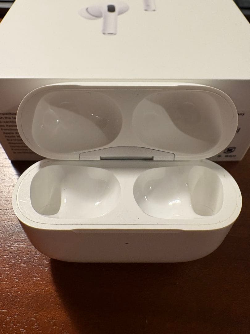 airpods pro第2世代 本体 ホワイト Lightning充電ケース付