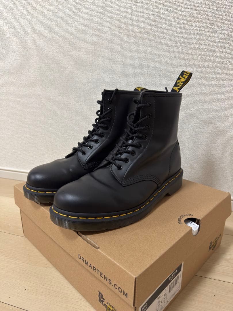靴 Classic Dr. Martens 8-Eye Boots - Black