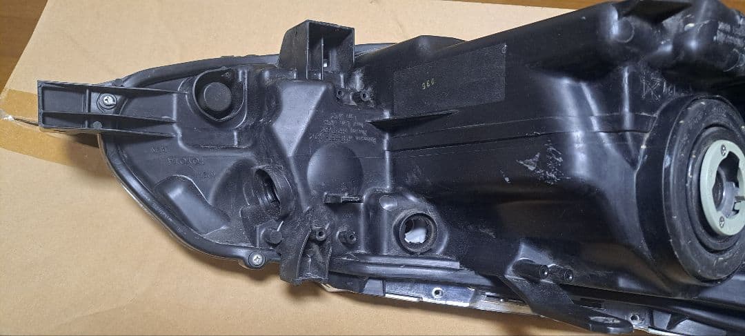 S*n様 TOYOTA カローラアクシオ 左へッドライト　koito 12-59