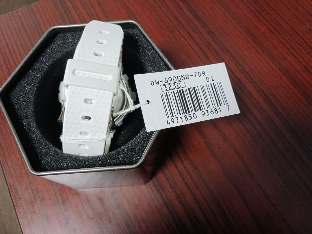 ソ*ン様 [カシオ] 腕時計 ジーショック DW-6900NB-7DR ホワイト